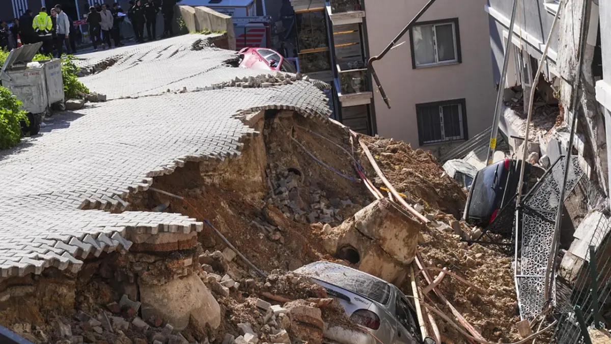 İzmir'de çöken istinat duvarının müteahhidi gözaltında haberinin görseli
