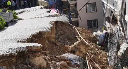 İzmir'de çöken istinat duvarının müteahhidi gözaltında