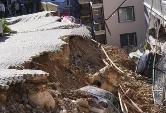 İzmir'de çöken istinat duvarının müteahhidi gözaltında