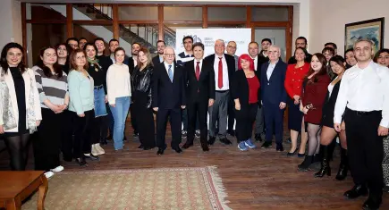 İzmir YMMO Vergi Eğitim Merkezi’nin ilk mezunları sertifikalarını aldı