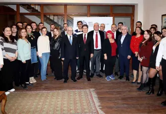 İzmir YMMO Vergi Eğitim Merkezi’nin ilk mezunları sertifikalarını aldı