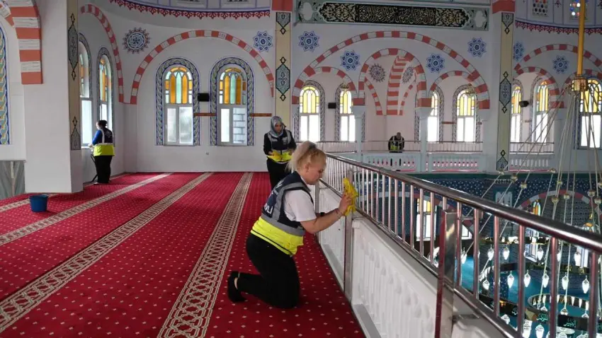 Karabağlar’da camiler Ramazan’a hazırlanıyor