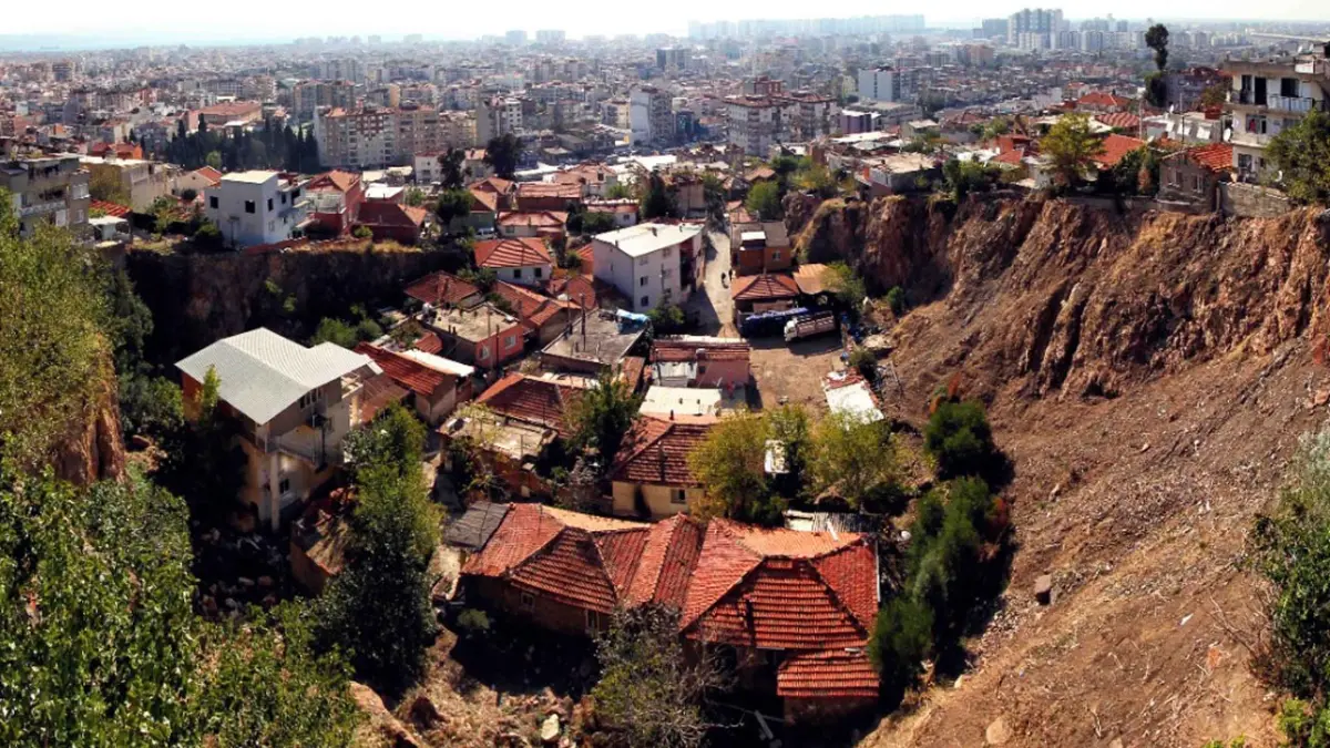 Karşıyaka'da Taş Ocağı Planları askıya çıktı haberinin görseli