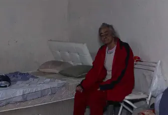 KOAH hastası 63 yaşındaki kadın tavanı çöken evde yaşam mücadelesi veriyor