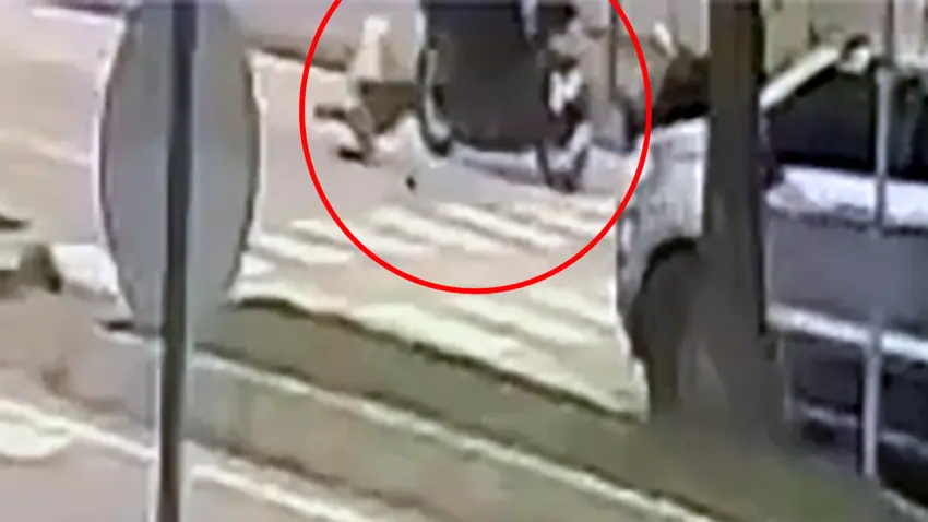 Yaya geçidinde bebek arabasına motosiklet çarptı: 1,5 yaşındaki Mahmut Fatih kurtarılamadı! haberinin görseli