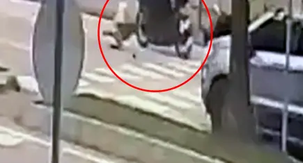 Yaya geçidinde bebek arabasına motosiklet çarptı: 1,5 yaşındaki Mahmut Fatih kurtarılamadı!