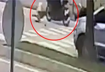 Yaya geçidinde bebek arabasına motosiklet çarptı: 1,5 yaşındaki Mahmut Fatih kurtarılamadı!