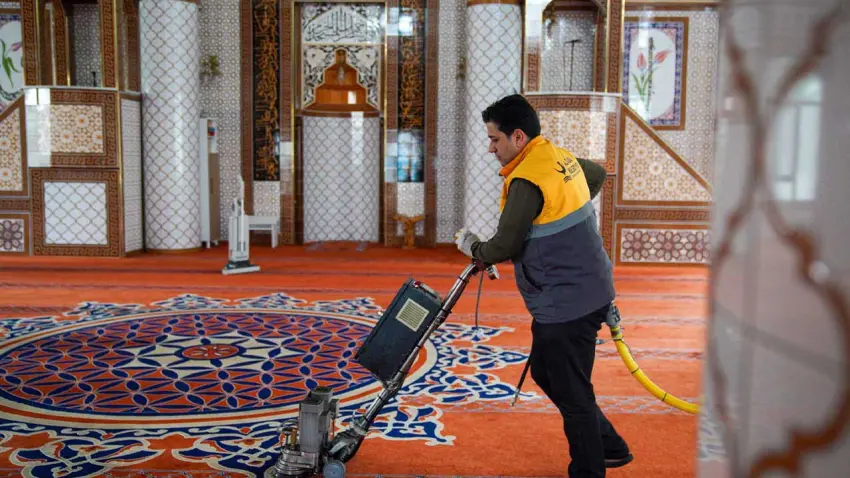 Aliağa’da ibadethaneler Ramazan’a pırıl pırıl giriyor