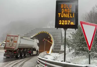 Bolu Dağı geçişinde kar yağışı başladı: Ekipler teyakkuzda