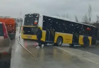 Büyükçekmece'de kaza: İETT otobüsü bariyere çarptı