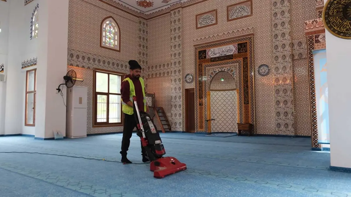 Dikili’de ibadethaneler Ramazan ayına hazırlanıyor haberinin görseli