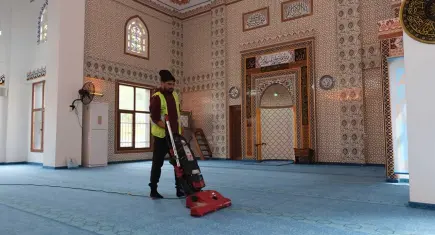 Dikili’de ibadethaneler Ramazan ayına hazırlanıyor