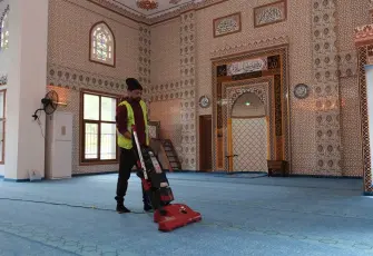 Dikili’de ibadethaneler Ramazan ayına hazırlanıyor