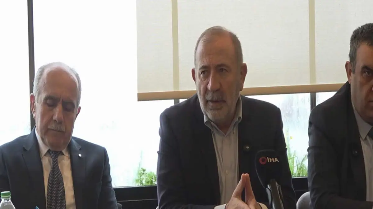 Gürsel Tekin’den sert çıkış: Arka tarafta sigara böreği, önde kavga; bu ikiyüzlü siyasettir haberinin görseli