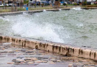 İzmir’de deniz seviyesi 85 santimetreye yükseldi