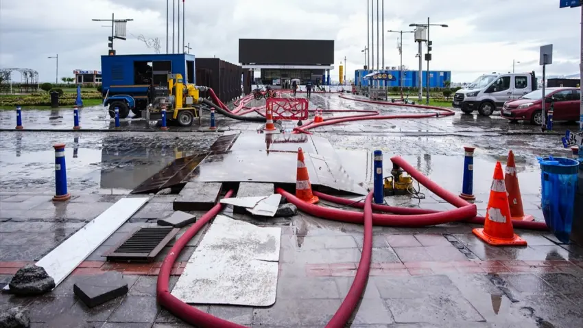 İzmir’de sağanak sonrası tahliye