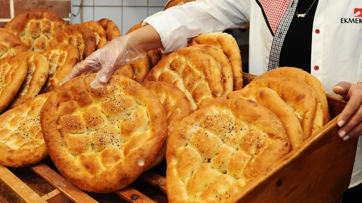 Karşıyaka’da Askıda Pide dayanışması haberinin görseli