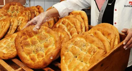 Karşıyaka’da Askıda Pide dayanışması