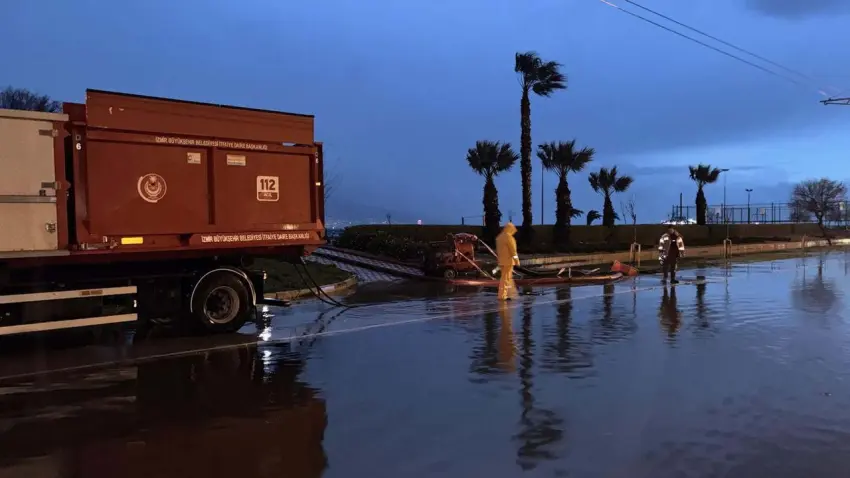 Prof. Dr. Yaşar’dan uyarı: İzmir’de asıl tehlike zemindeki çökme haberinin görseli