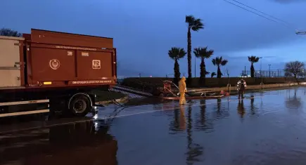 Prof. Dr. Yaşar’dan uyarı: İzmir’de asıl tehlike zemindeki çökme