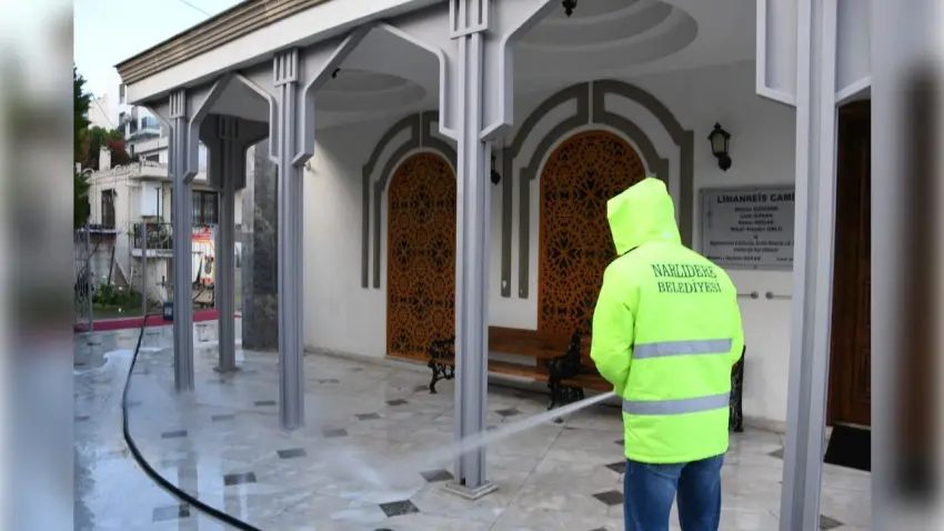 Ramazan öncesi Narlıdere’de camilerde kapsamlı temizlik