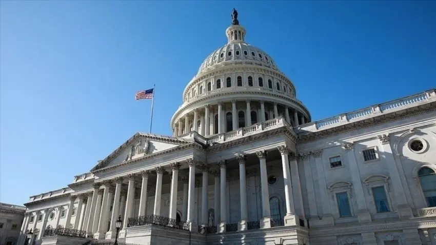 Washington’da Kongre Binası alarmda: Elinde pompalı tüfekle koşan şüpheli yakalandı! haberinin görseli