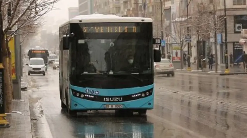 65 yaş üstü yolcudan rekor: Yılda 3 bin 365 kez toplu taşıma kullandı haberinin görseli