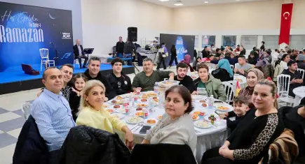 Aliağa’da binlerce vatandaş aynı sofrada