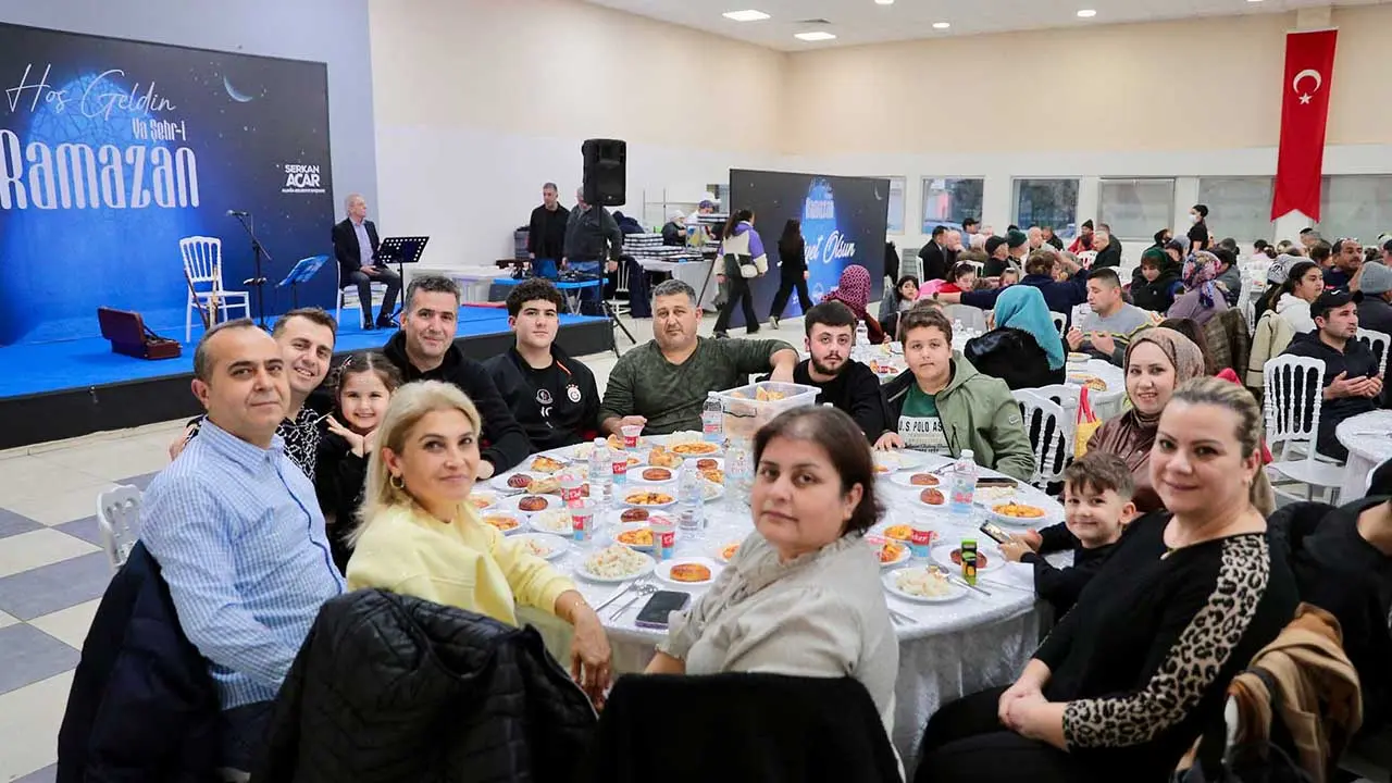 Aliağa’da binlerce vatandaş aynı sofrada