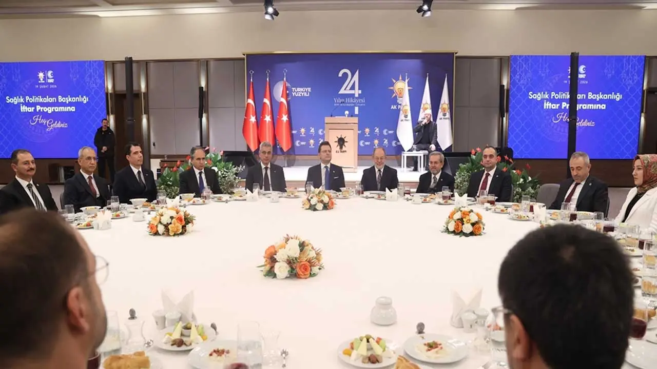 Bakan Memişoğlu, sağlık çalışanlarıyla iftar yaptı