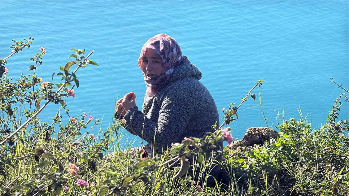 Bakımevindeki otizmli oğlunun başka şehre nakledilmesini istemeyen anne falezlere çıktı haberinin görseli