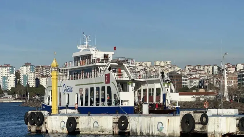 Bozcaada ve Gökçeada'da feribot seferlerine 'fırtına' engeli