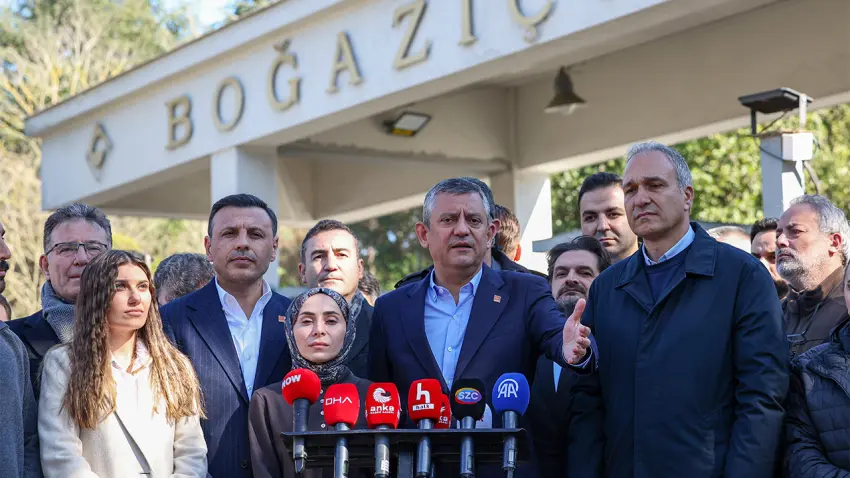 CHP lideri Özel, Boğaziçi Üniversitesi'nde akademisyenlerle bir araya geldi: Düşünce özgürlüğünü savunuyoruz haberinin görseli