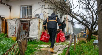 Güzelbahçe’de 350 aileye Ramazan yardımı