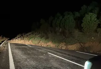 İstanbul- İzmir Otoyolunda toprak kayması: İki yönlü ulaşım kapatıldı 