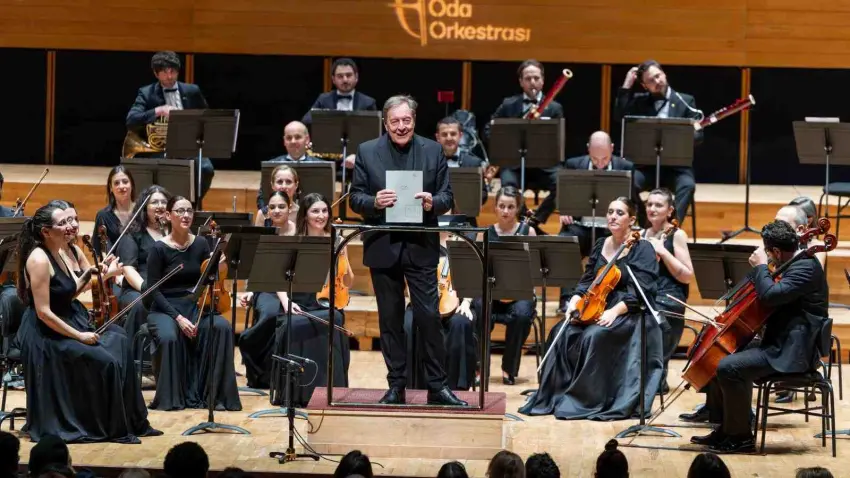 İzmir Oda Orkestrası’ndan unutulmaz klasik müzik gecesi haberinin görseli