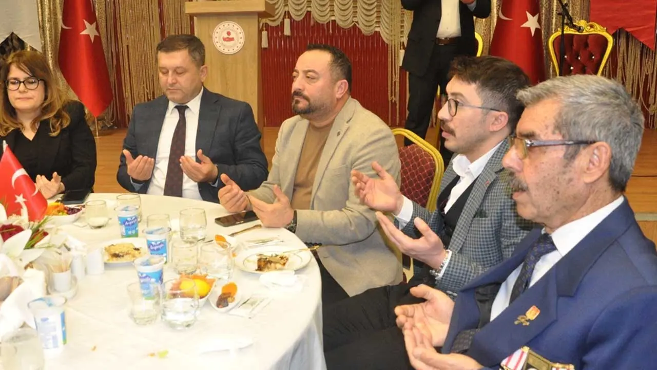  Ödemiş’te gönül sofrası: Şehit yakınları ve gaziler ilk iftarda buluştu