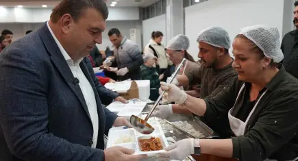 Seferihisar’da gönül sofraları kuruldu! Başkan Yetişkin: Ramazan birliktir, dayanışmadır