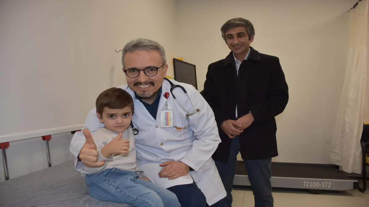 Taşikardi tanısı konulan Selim Ali, 3D yöntemle sağlığına kavuştu başlıklı video haberin görseli