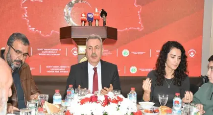 Vali Elban’dan İzmir’de "Büyük Aile Sofrası": Vatan söz konusuysa canını feda eden bir milletiz