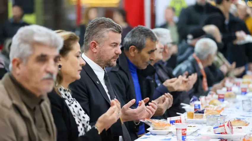 Buca’da ilk iftar sofrasında birlik mesajı haberinin görseli