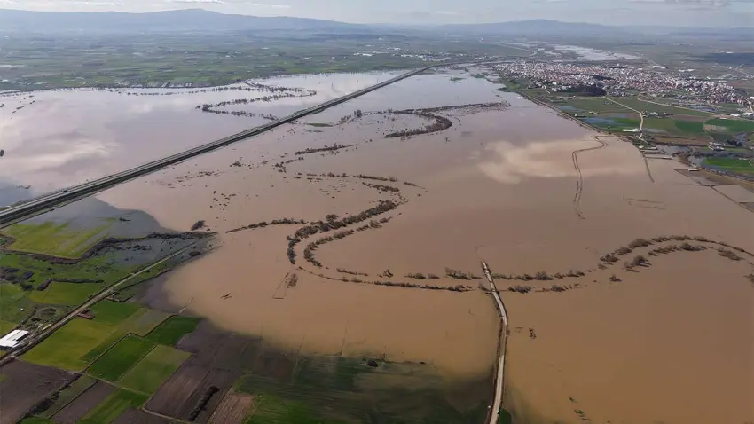 Bursa’da çay taştı, tarım arazileri göle döndü haberinin görseli