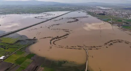 Bursa’da çay taştı, tarım arazileri göle döndü