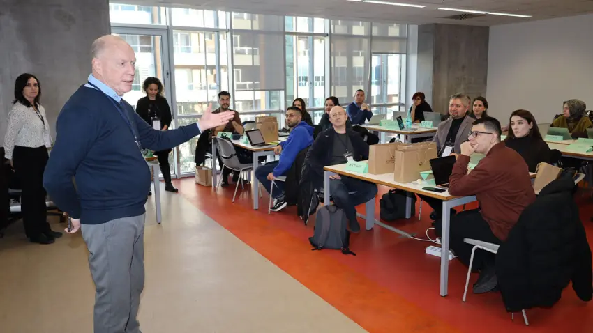 İEÜ’de İngilizce eğitiminde yapay zeka programı başladı haberinin görseli