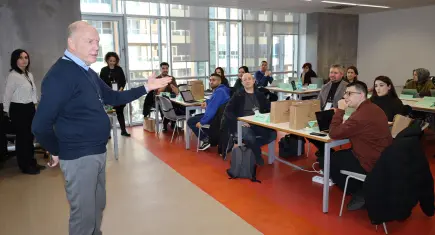 İEÜ’de İngilizce eğitiminde yapay zeka programı başladı