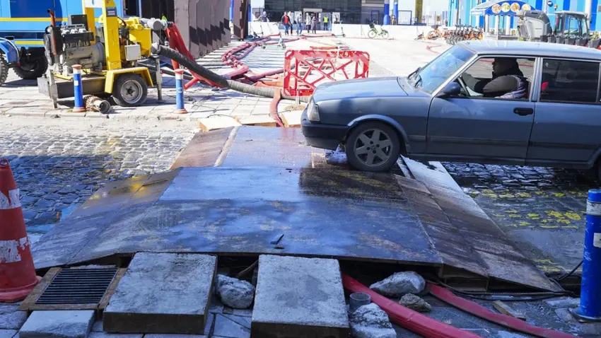 İzmir’de sağanak sonrası problem yaşayan otelciler altyapı sorununun çözülmesini istiyor haberinin görseli