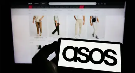 Moda devinin kurucusu 17’nci kattan düşerek öldü