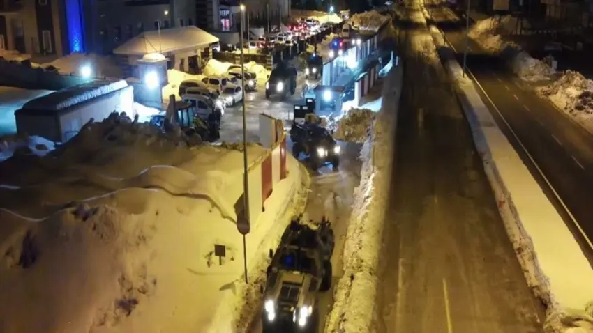 Tefecilere "Çek-Senet" darbesi: Çok sayıda silah ve belge ele geçirildi haberinin görseli