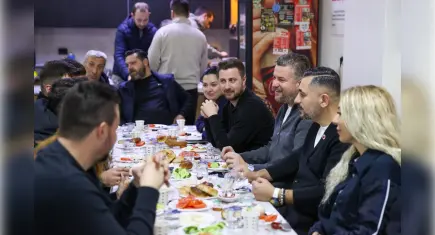 Başkan Görkem Duman Kozağaç’ta sahur sofrasında