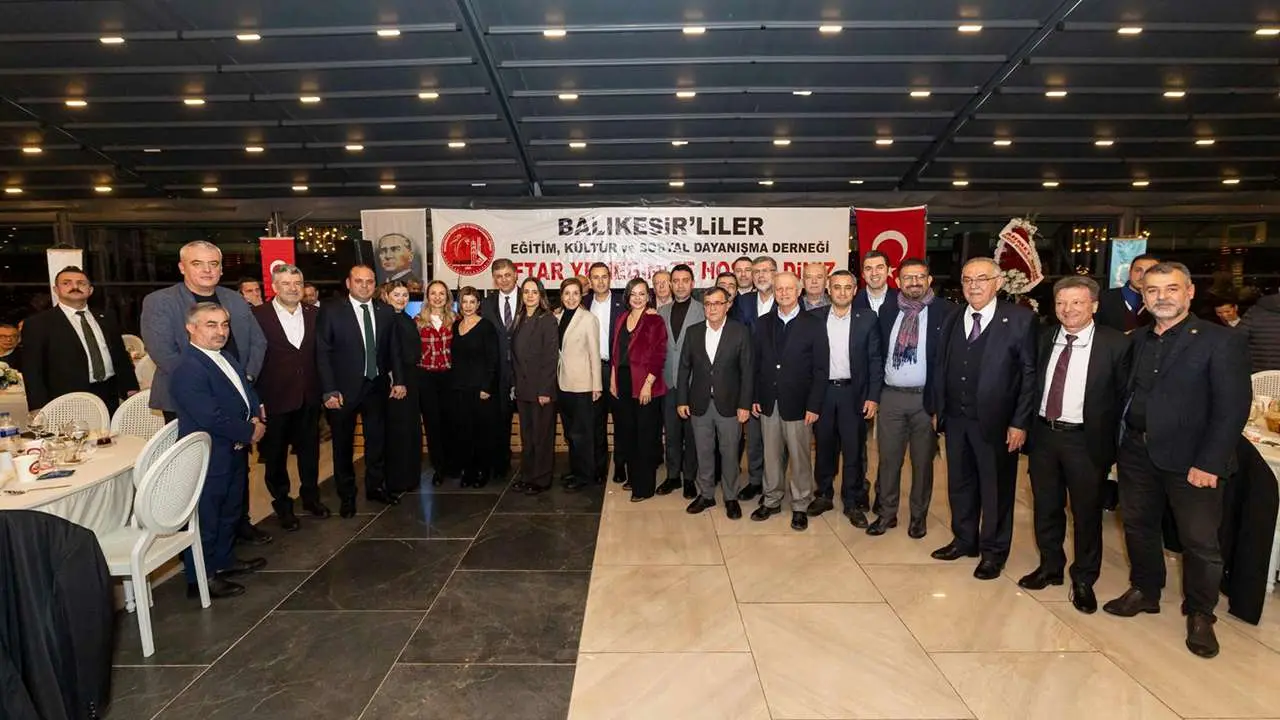 Başkan Tugay, İzmir'deki Balıkesirlilerle iftarda buluştu 